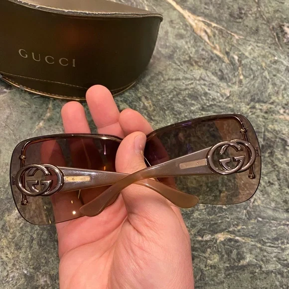 Gucci Wrap Around GG Shield Blade Sunglasses display picture 2